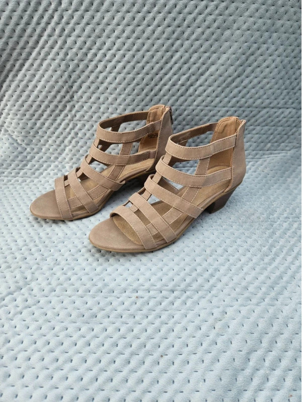 Easy Street Women’s 7M Nude Beige Strappy Wedge Sandals Zip Back Comfort Shoes